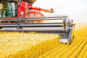 Sklepy rolnicze w praktyce – jak planować zapas części rolniczych przed sezonem?